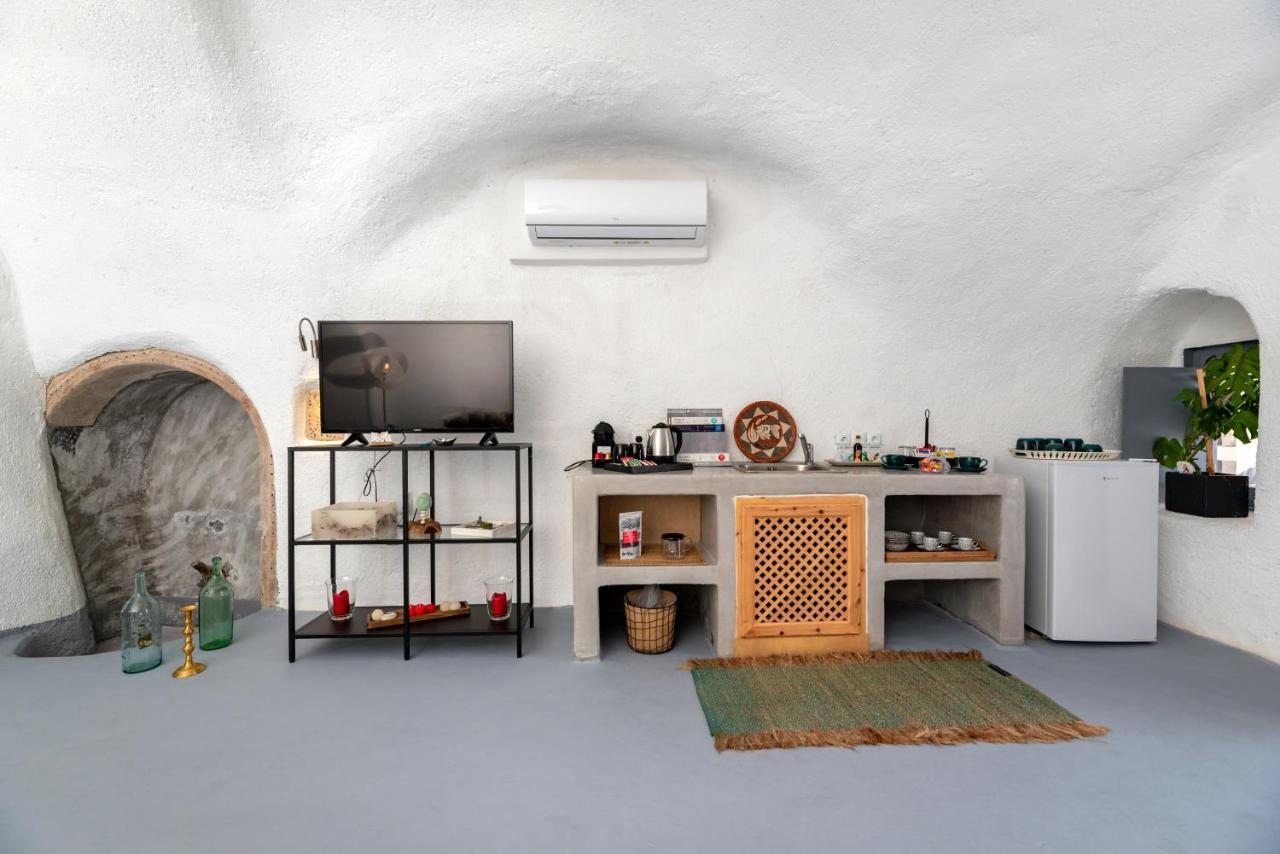 1812 Caves 'n Mansion * Karterados (Santorini)
