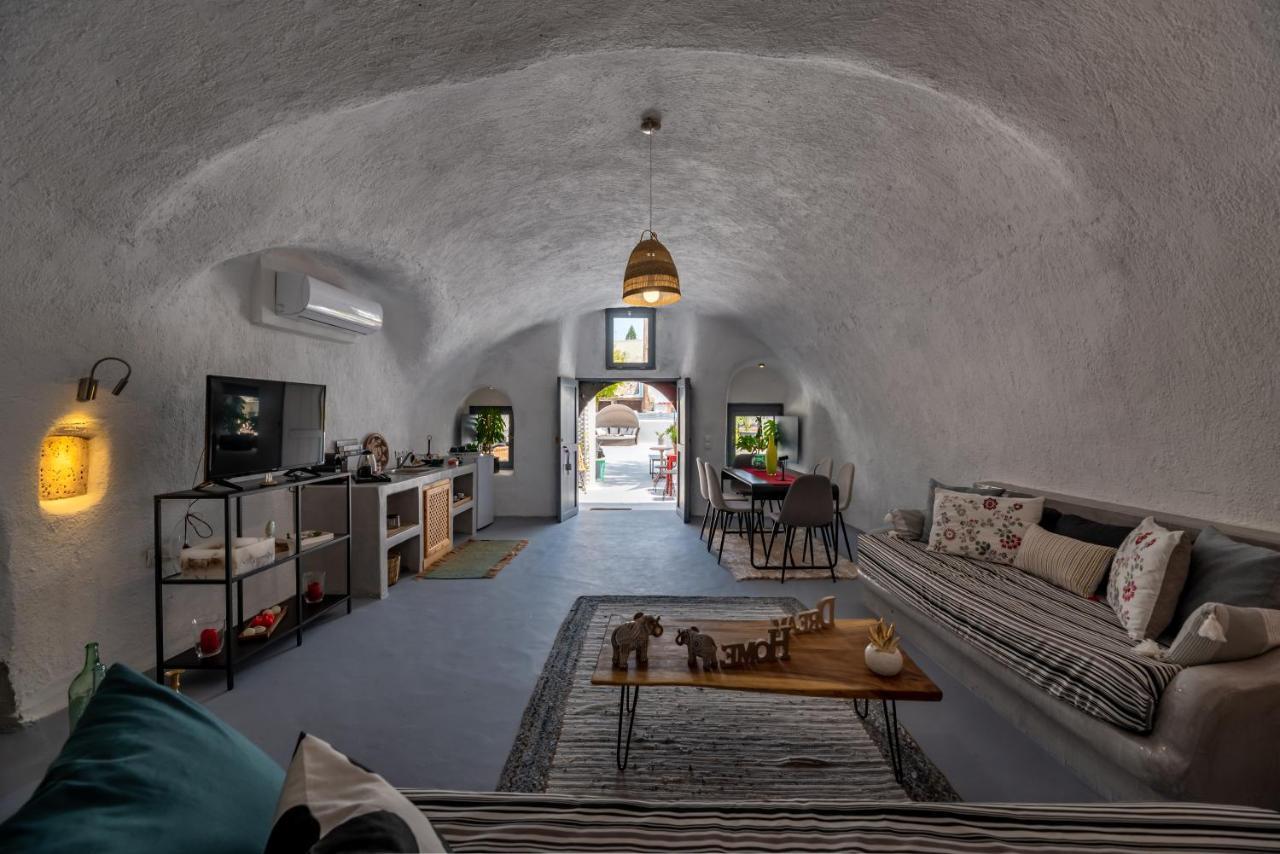 1812 Caves 'n Mansion * Karterados (Santorini)